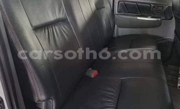 Sayi Na hannu Toyota Hilux White Mota in Maseru a Maseru Sayi Na hannu Toyota Hilux White Mota in Maseru a Maseru
