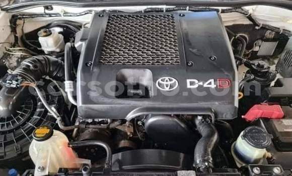 Sayi Na hannu Toyota Hilux White Mota in Maseru a Maseru Sayi Na hannu Toyota Hilux White Mota in Maseru a Maseru