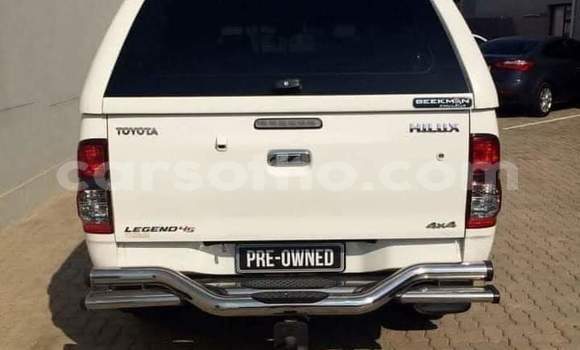 Sayi Na hannu Toyota Hilux White Mota in Maseru a Maseru Sayi Na hannu Toyota Hilux White Mota in Maseru a Maseru