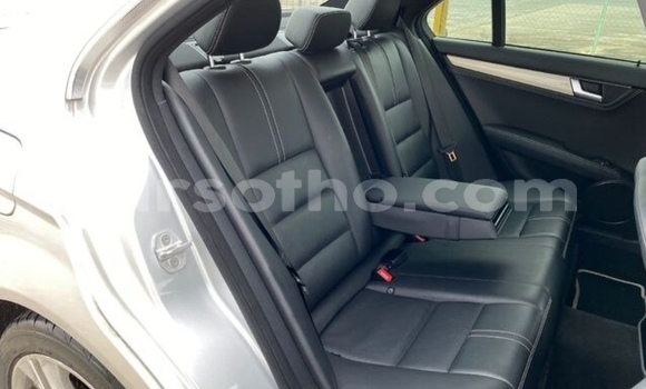 Acheter Occasion Voiture Mercedes-Benz C–Class Gris à Maputsoe, Leribe Acheter Occasion Voiture Mercedes-Benz C–Class Gris à Maputsoe, Leribe