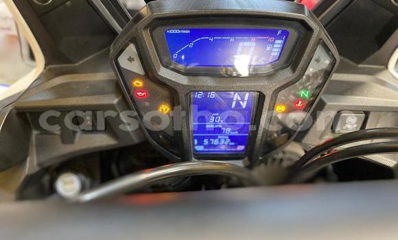 Sayi Na hannu Honda CRF White Motsi in Import - Dubai a Maseru Sayi Na hannu Honda CRF White Motsi in Import - Dubai a Maseru