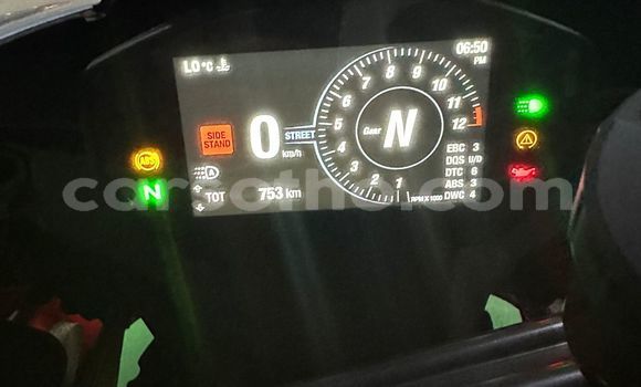 Sayi Na hannu Ducati Panigale Red Motsi in Import - Dubai a Maseru Sayi Na hannu Ducati Panigale Red Motsi in Import - Dubai a Maseru