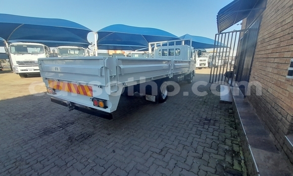 Buy Used Hino 300 Series White Truck in Maseru in Maseru Buy Used Hino 300 Series White Truck in Maseru in Maseru