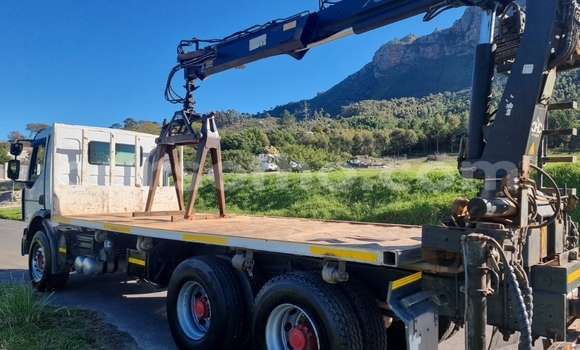 Buy Used Caterpillar 120 White Truck in Maseru in Maseru Buy Used Caterpillar 120 White Truck in Maseru in Maseru