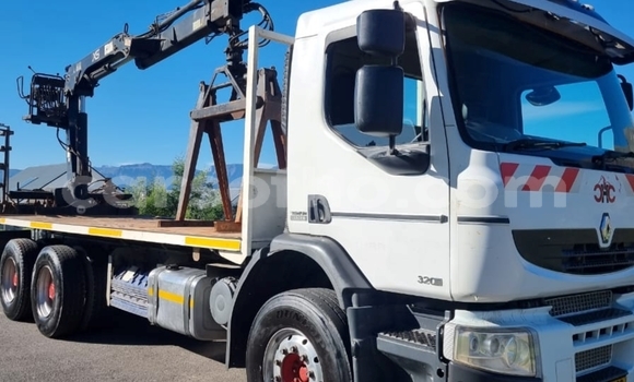 Buy Used Caterpillar 120 White Truck in Maseru in Maseru Buy Used Caterpillar 120 White Truck in Maseru in Maseru