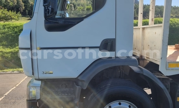Buy Used Caterpillar 120 White Truck in Maseru in Maseru Buy Used Caterpillar 120 White Truck in Maseru in Maseru