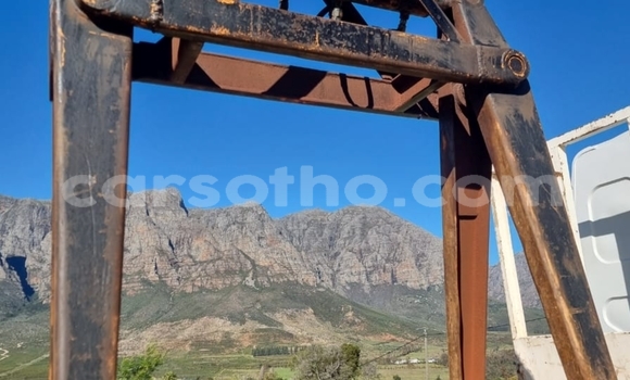 Buy Used Caterpillar 120 White Truck in Maseru in Maseru Buy Used Caterpillar 120 White Truck in Maseru in Maseru