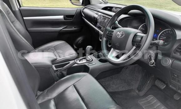 اشتري مستعمل Toyota Hilux White سيارة في Maseru في Maseru اشتري مستعمل Toyota Hilux White سيارة في Maseru في Maseru