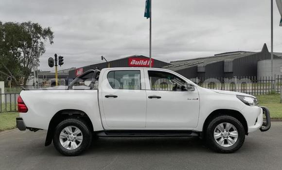 اشتري مستعمل Toyota Hilux White سيارة في Maseru في Maseru اشتري مستعمل Toyota Hilux White سيارة في Maseru في Maseru