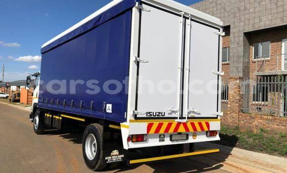Sayi Na hannu Isuzu FTR 850 White Babbar mota in Maseru a Maseru Sayi Na hannu Isuzu FTR 850 White Babbar mota in Maseru a Maseru