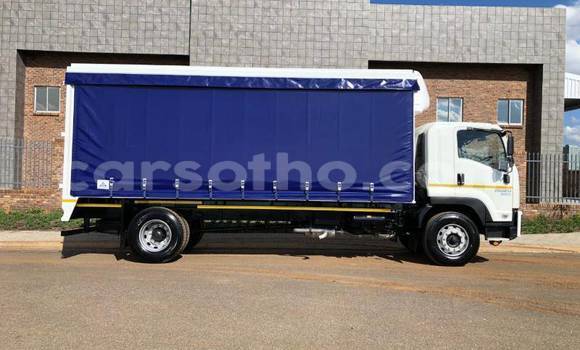 Sayi Na hannu Isuzu FTR 850 White Babbar mota in Maseru a Maseru Sayi Na hannu Isuzu FTR 850 White Babbar mota in Maseru a Maseru