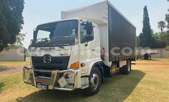 Sayi Na hannu Hino 300 Series White Babbar mota in Maseru a Maseru Sayi Na hannu Hino 300 Series White Babbar mota in Maseru a Maseru