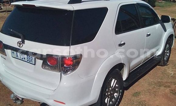 Acheter Occasion Voiture Toyota Fortuner Blanc à Maseru, Maseru Acheter Occasion Voiture Toyota Fortuner Blanc à Maseru, Maseru
