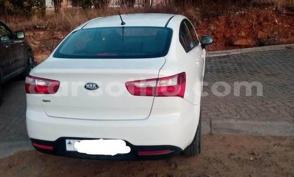 Sayi Na hannu Kia Carnival White Mota in Maseru a Maseru