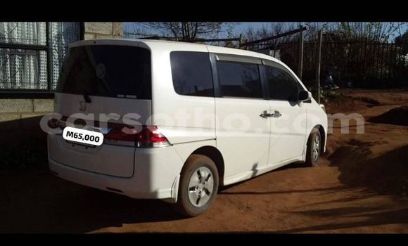 Buy Used Honda Stepwgn White Car in Maseru in Maseru