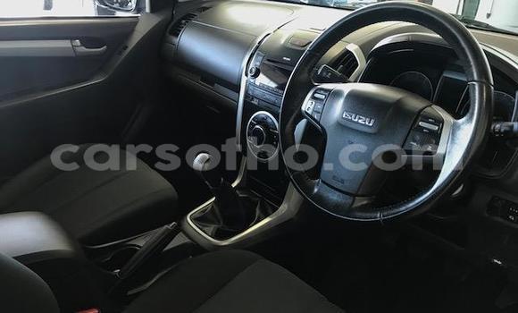 Acheter Occasion Voiture Isuzu KB Noir à Maseru, Maseru Acheter Occasion Voiture Isuzu KB Noir à Maseru, Maseru