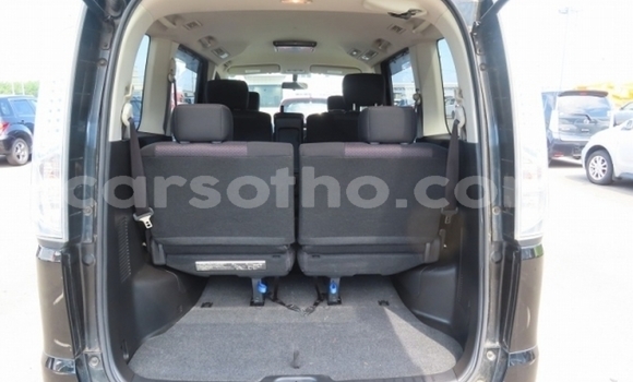 Sayi Na hannu Nissan Serena Black Mota in Maseru a Maseru Sayi Na hannu Nissan Serena Black Mota in Maseru a Maseru