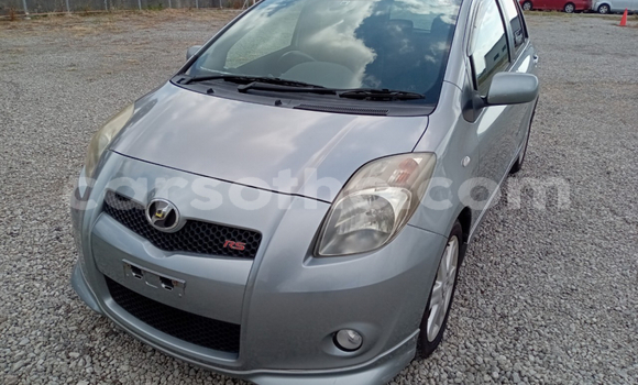 Sayi Na hannu Toyota Vitz Silver Mota in Maseru a Maseru Sayi Na hannu Toyota Vitz Silver Mota in Maseru a Maseru