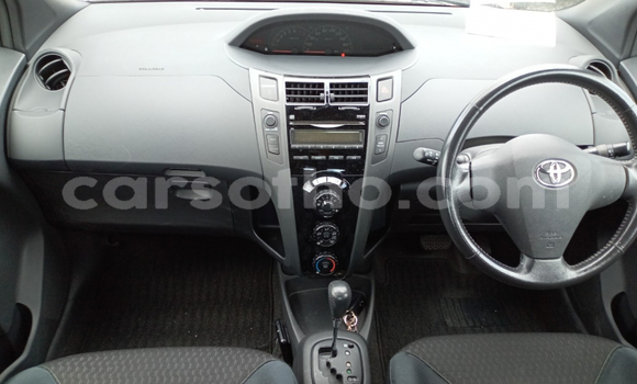 Sayi Na hannu Toyota Vitz Silver Mota in Maseru a Maseru Sayi Na hannu Toyota Vitz Silver Mota in Maseru a Maseru