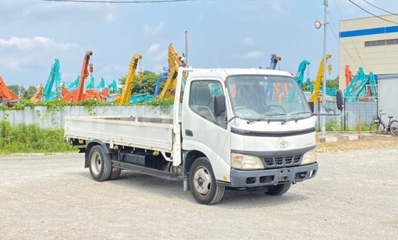 Medium with watermark toyota dyna leribe maputsoe 26380