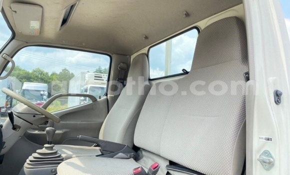 Acheter Occasion Utilitaire Toyota Dyna Blanc à Maputsoe, Leribe Acheter Occasion Utilitaire Toyota Dyna Blanc à Maputsoe, Leribe