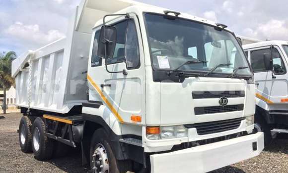 Sayi Na hannu Nissan UD White Babbar mota in Mafeteng a Mafeteng