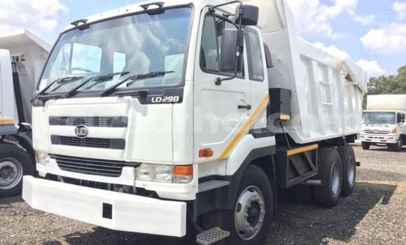 Sayi Na hannu Nissan UD White Babbar mota in Mafeteng a Mafeteng Sayi Na hannu Nissan UD White Babbar mota in Mafeteng a Mafeteng