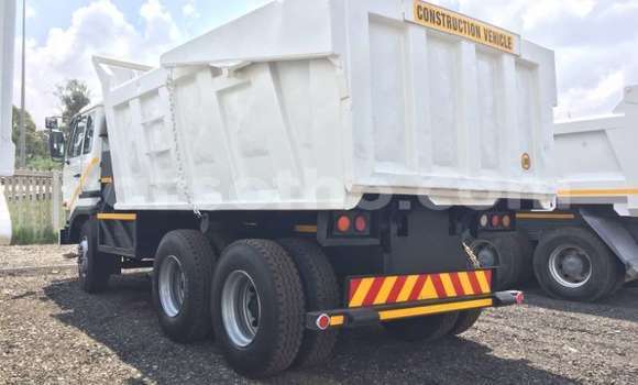 Sayi Na hannu Nissan UD White Babbar mota in Mafeteng a Mafeteng Sayi Na hannu Nissan UD White Babbar mota in Mafeteng a Mafeteng