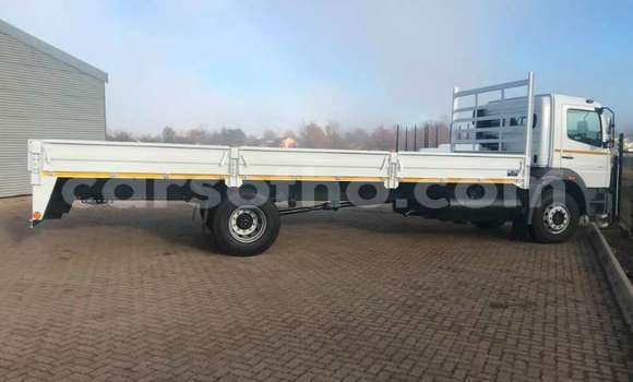 Sayi Na hannu Isuzu FTR 850 White Babbar mota in Butha Buthe a Butha-Buthe Sayi Na hannu Isuzu FTR 850 White Babbar mota in Butha Buthe a Butha-Buthe