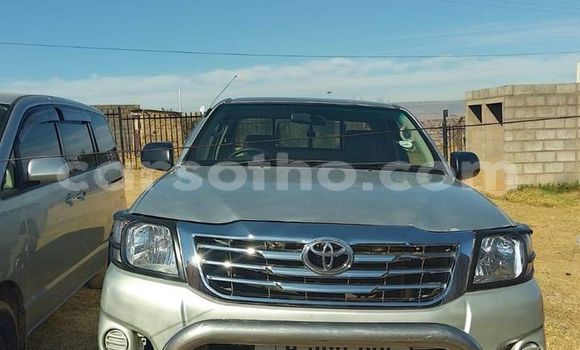 Sayi Na hannu Toyota Sienta White Mota in Maseru a Maseru