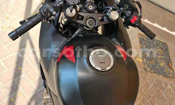 Sayi Na hannu Honda CBR Black Motsi in Butha Buthe a Butha-Buthe Sayi Na hannu Honda CBR Black Motsi in Butha Buthe a Butha-Buthe