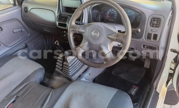 Sayi Na hannu Nissan Hardbody White Mota in Maputsoe a Leribe Sayi Na hannu Nissan Hardbody White Mota in Maputsoe a Leribe