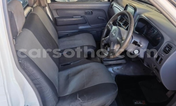 Sayi Na hannu Nissan Hardbody White Mota in Maputsoe a Leribe Sayi Na hannu Nissan Hardbody White Mota in Maputsoe a Leribe