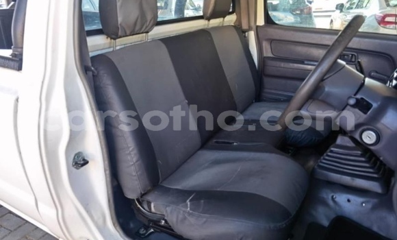 Sayi Na hannu Nissan Hardbody White Mota in Maputsoe a Leribe Sayi Na hannu Nissan Hardbody White Mota in Maputsoe a Leribe