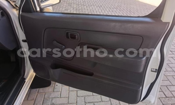 Sayi Na hannu Nissan Hardbody White Mota in Maputsoe a Leribe Sayi Na hannu Nissan Hardbody White Mota in Maputsoe a Leribe