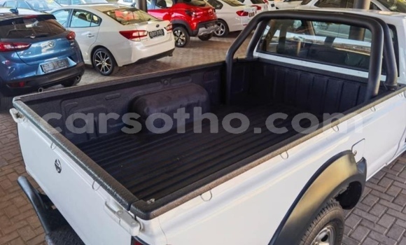 Sayi Na hannu Nissan Hardbody White Mota in Maputsoe a Leribe Sayi Na hannu Nissan Hardbody White Mota in Maputsoe a Leribe