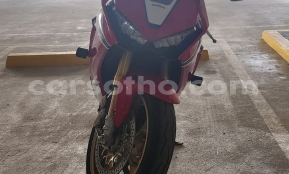 Sayi Na hannu Honda CBR 1000 RR Red Motsi in Butha Buthe a Butha-Buthe Sayi Na hannu Honda CBR 1000 RR Red Motsi in Butha Buthe a Butha-Buthe
