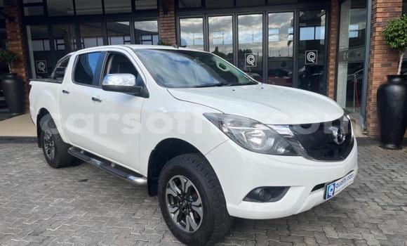 Sayi Na hannu Mazda BT-50 White Mota in Maseru a Maseru