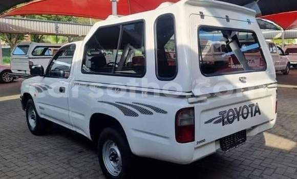 Sayi Na hannu Toyota Hilux White Mota in Maseru a Maseru Sayi Na hannu Toyota Hilux White Mota in Maseru a Maseru