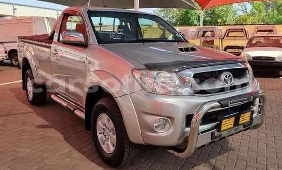 اشتري مستعمل Toyota Hilux Silver سيارة في Maseru في Maseru
