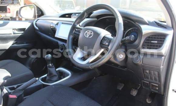 Acheter Occasion Voiture Toyota Hilux Blanc à Maseru, Maseru Acheter Occasion Voiture Toyota Hilux Blanc à Maseru, Maseru