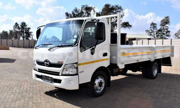 Acheter Occasion Utilitaire Hino 300 Series Blanc à Maseru, Maseru Acheter Occasion Utilitaire Hino 300 Series Blanc à Maseru, Maseru