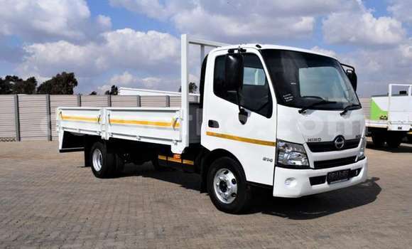 Acheter Occasion Utilitaire Hino 300 Series Blanc à Maseru, Maseru Acheter Occasion Utilitaire Hino 300 Series Blanc à Maseru, Maseru