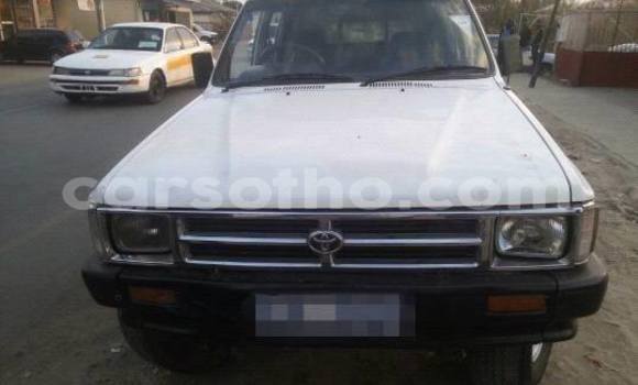 Sayi Na hannu Toyota Hilux White Mota in Maseru a Maseru Sayi Na hannu Toyota Hilux White Mota in Maseru a Maseru