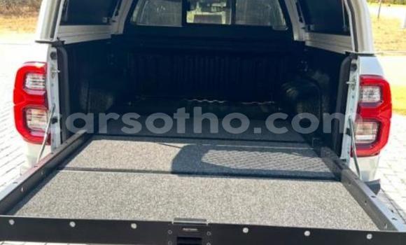 Sayi Na hannu Toyota Hilux White Mota in Maseru a Maseru Sayi Na hannu Toyota Hilux White Mota in Maseru a Maseru