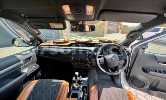 Sayi Na hannu Toyota Hilux White Mota in Maseru a Maseru Sayi Na hannu Toyota Hilux White Mota in Maseru a Maseru