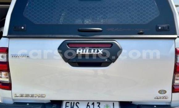 Sayi Na hannu Toyota Hilux White Mota in Maseru a Maseru Sayi Na hannu Toyota Hilux White Mota in Maseru a Maseru