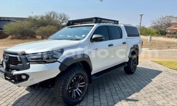 Sayi Na hannu Toyota Hilux White Mota in Maseru a Maseru Sayi Na hannu Toyota Hilux White Mota in Maseru a Maseru