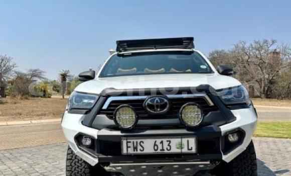 Sayi Na hannu Toyota Hilux White Mota in Maseru a Maseru Sayi Na hannu Toyota Hilux White Mota in Maseru a Maseru