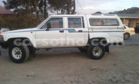 Sayi Na hannu Toyota Hilux White Mota in Maseru a Maseru Sayi Na hannu Toyota Hilux White Mota in Maseru a Maseru